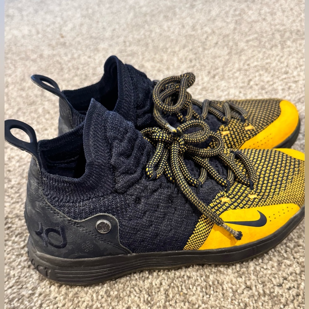 Kevin Durant Nike Mens Yellow and Black Basketball Shoes